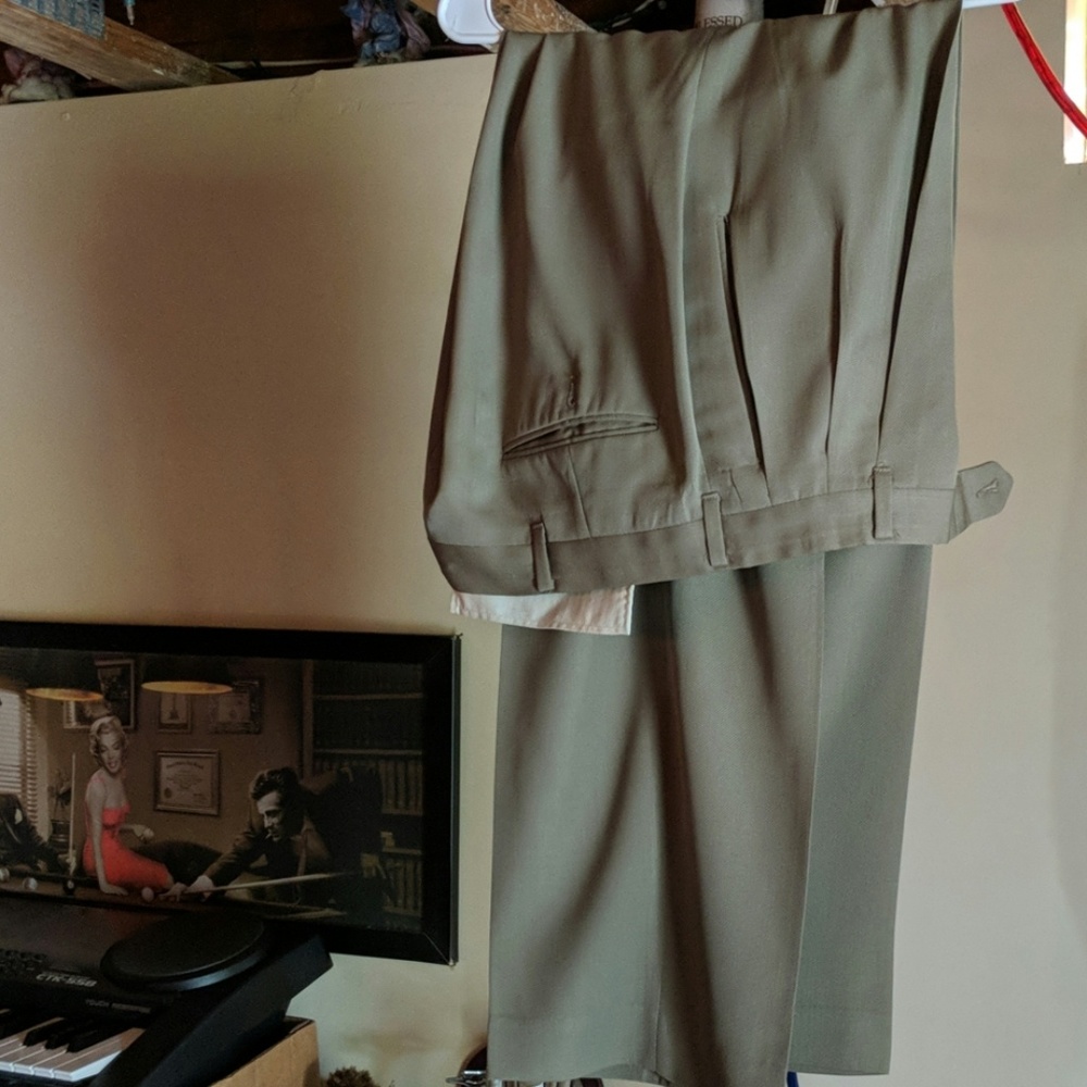 Pierre Cardin 100% Wool 34" W 31" Leg